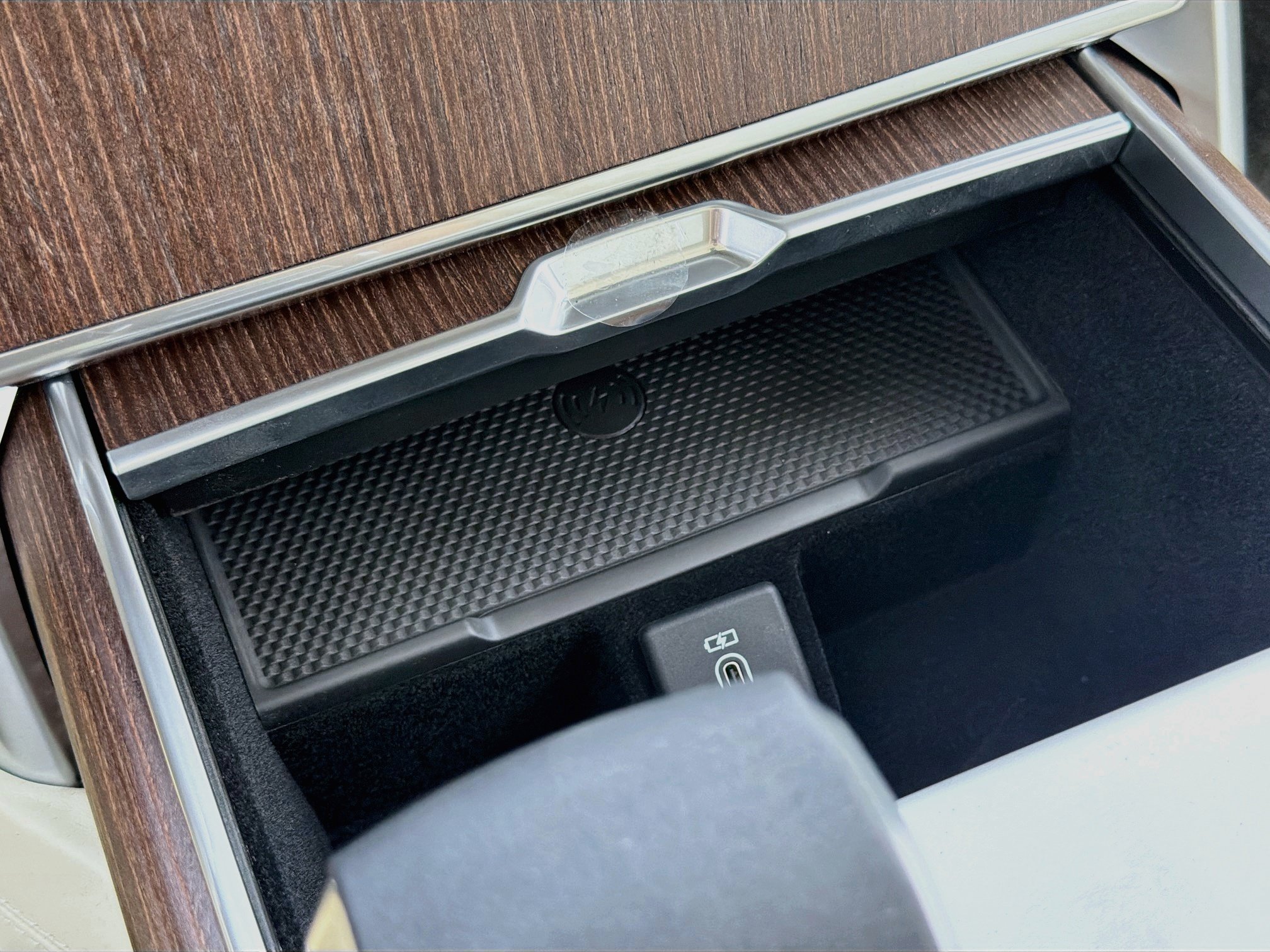 New 2026 Fuji White LAND ROVER SE 7 Seats image 32
