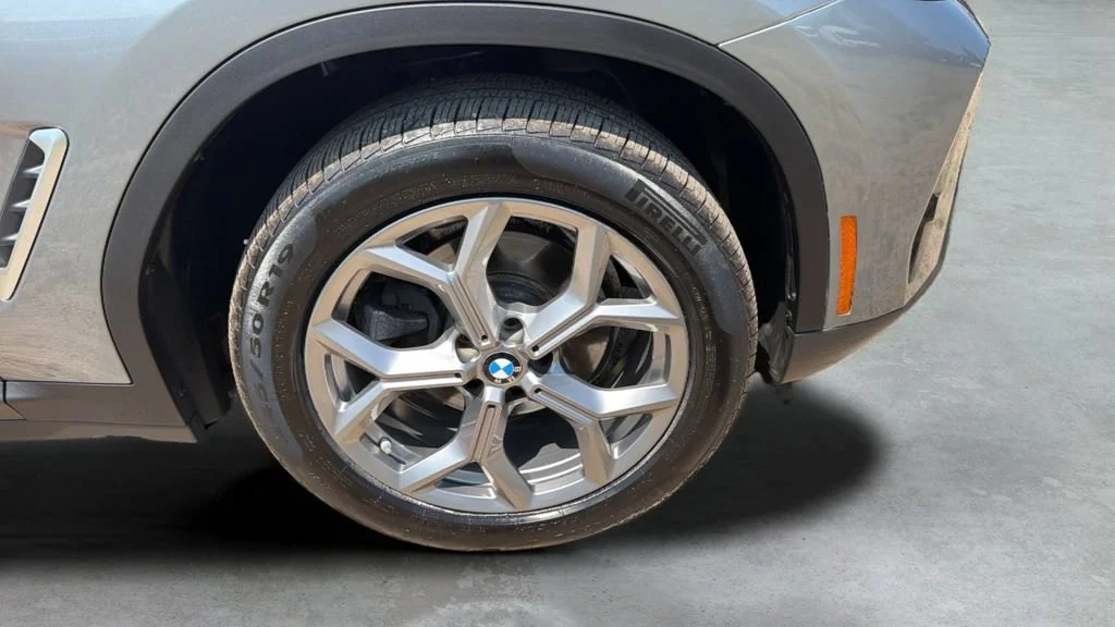 Used 2023 Gray BMW xDrive30i image 17