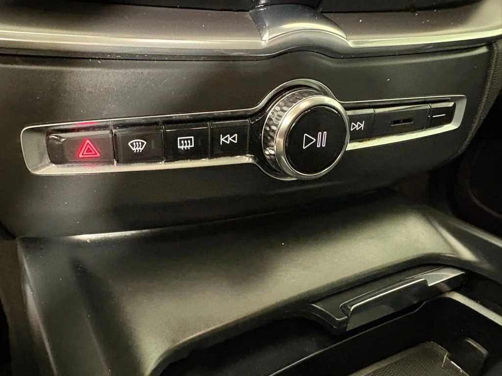 Used 2024 Onyx Black Metallic Volvo Core image 30