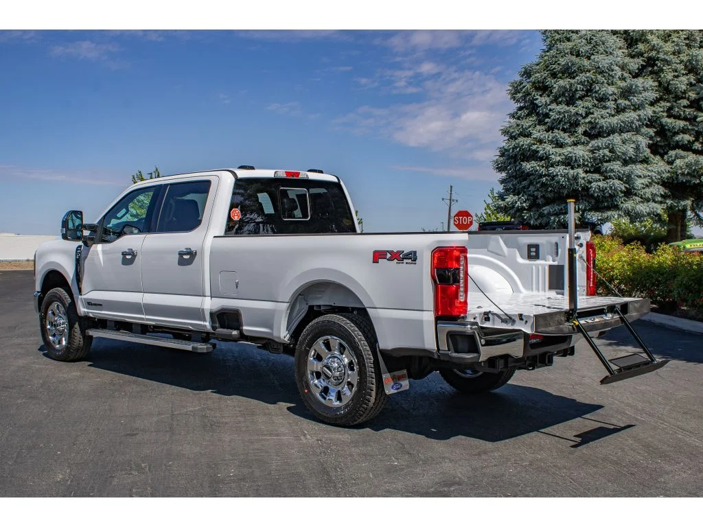 New 2026 OXFORD WHITE Ford LARIAT image 12