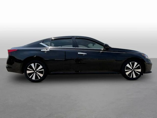 Used 2019 Black Nissan 2.5 SL image 8