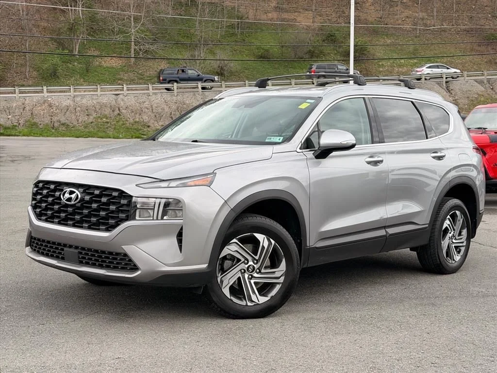 Used 2023 Silver Hyundai SEL image 2