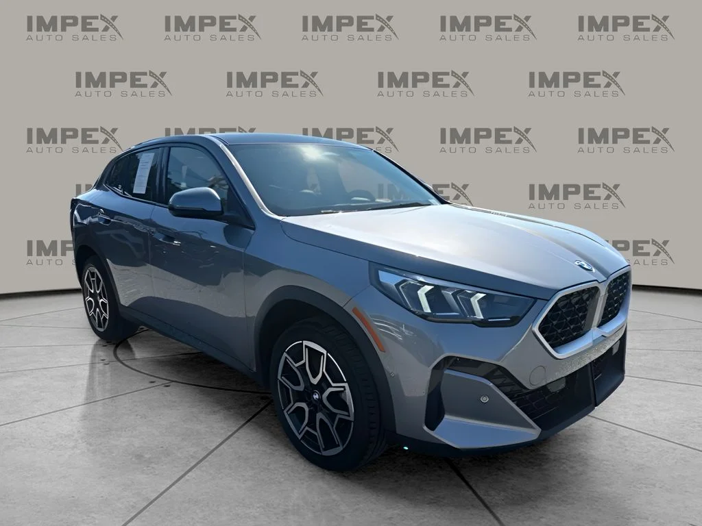 Used 2025 Gray BMW xDrive28i image 7