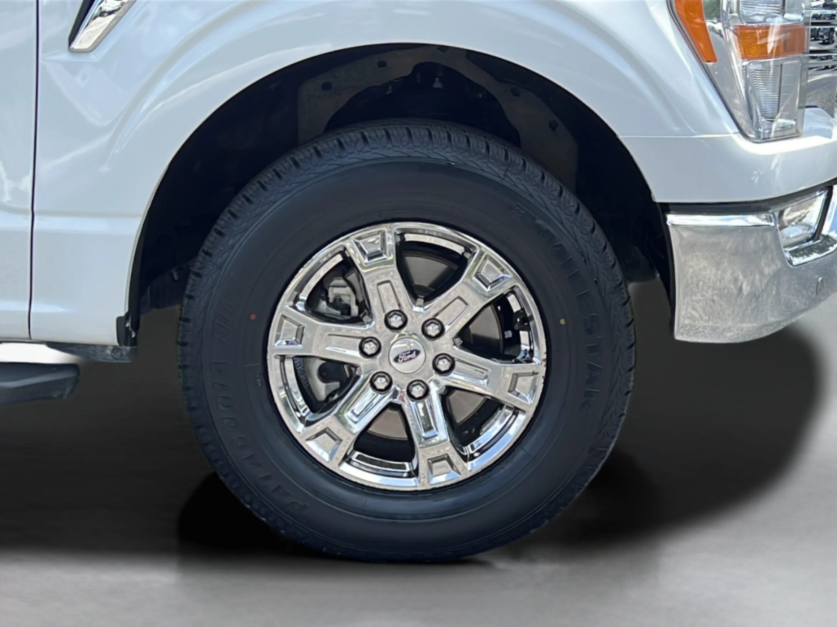 Used 2023 Oxford White Ford XLT image 24