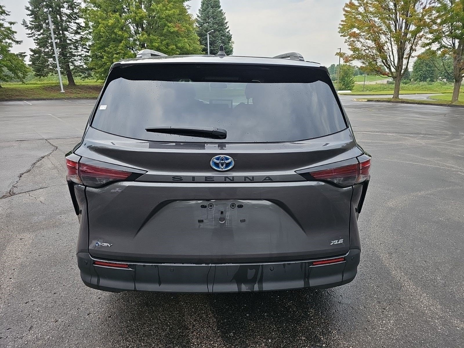 Used 2025 Magnetic Gray Metallic Toyota XLE image 4