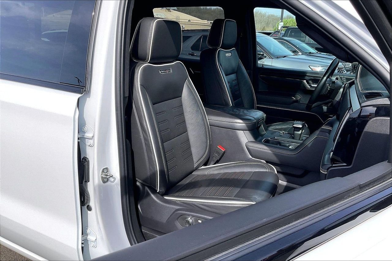 Used 2024 Summit White GMC 4WD Crew Cab Short Box AT4X image 32