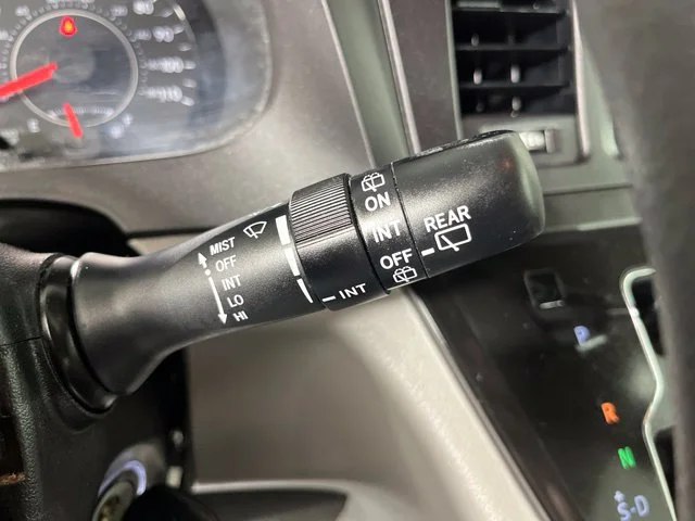 Used 2015 Silver Toyota LE image 23