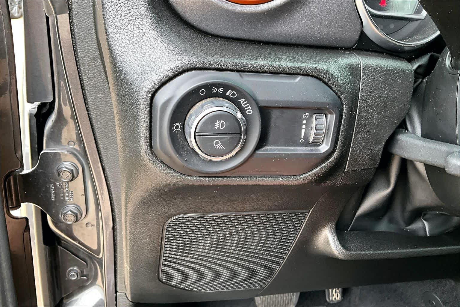 Used 2023 Granite Crystal Metallic Clearcoat Jeep Mojave image 29