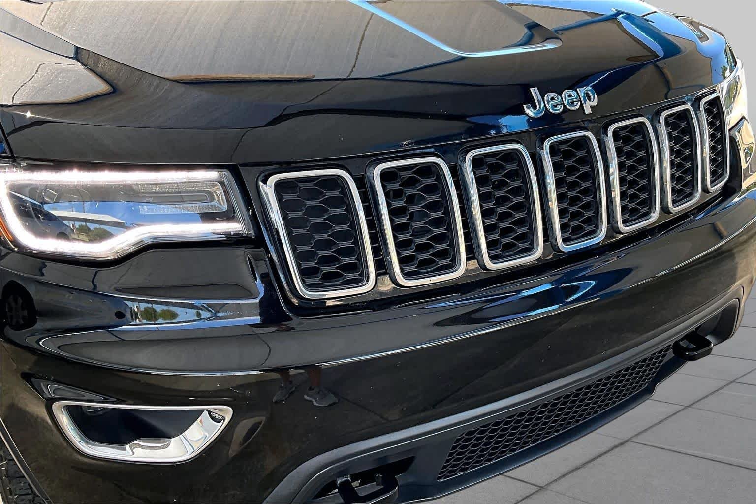 Used 2020 Diamond Black Crystal Pearlcoat Jeep North image 30