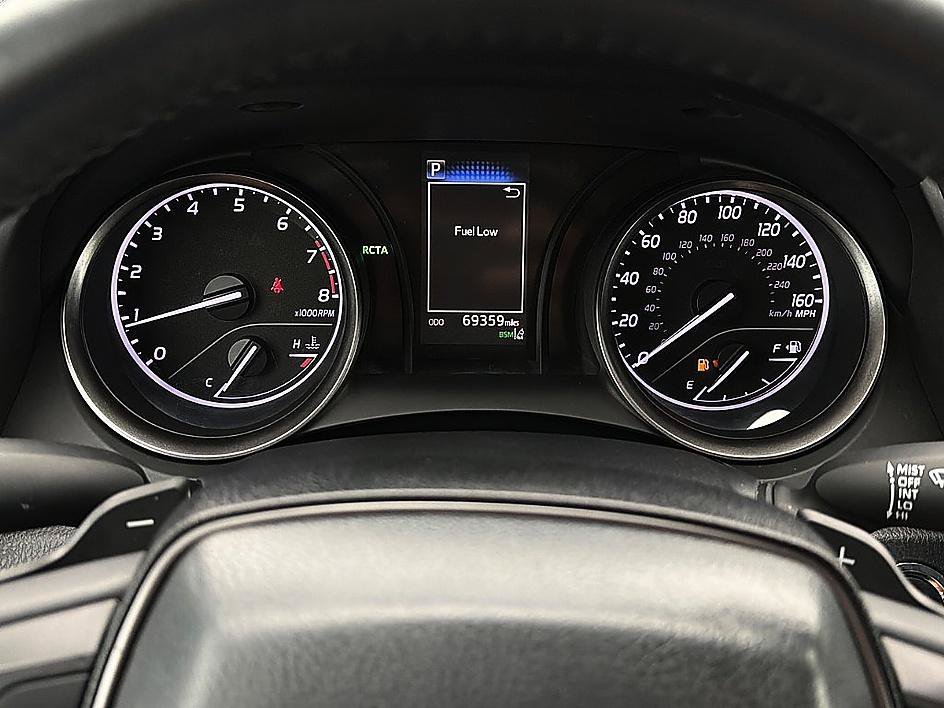 Used 2021 Midnight Black Metallic Toyota SE image 10