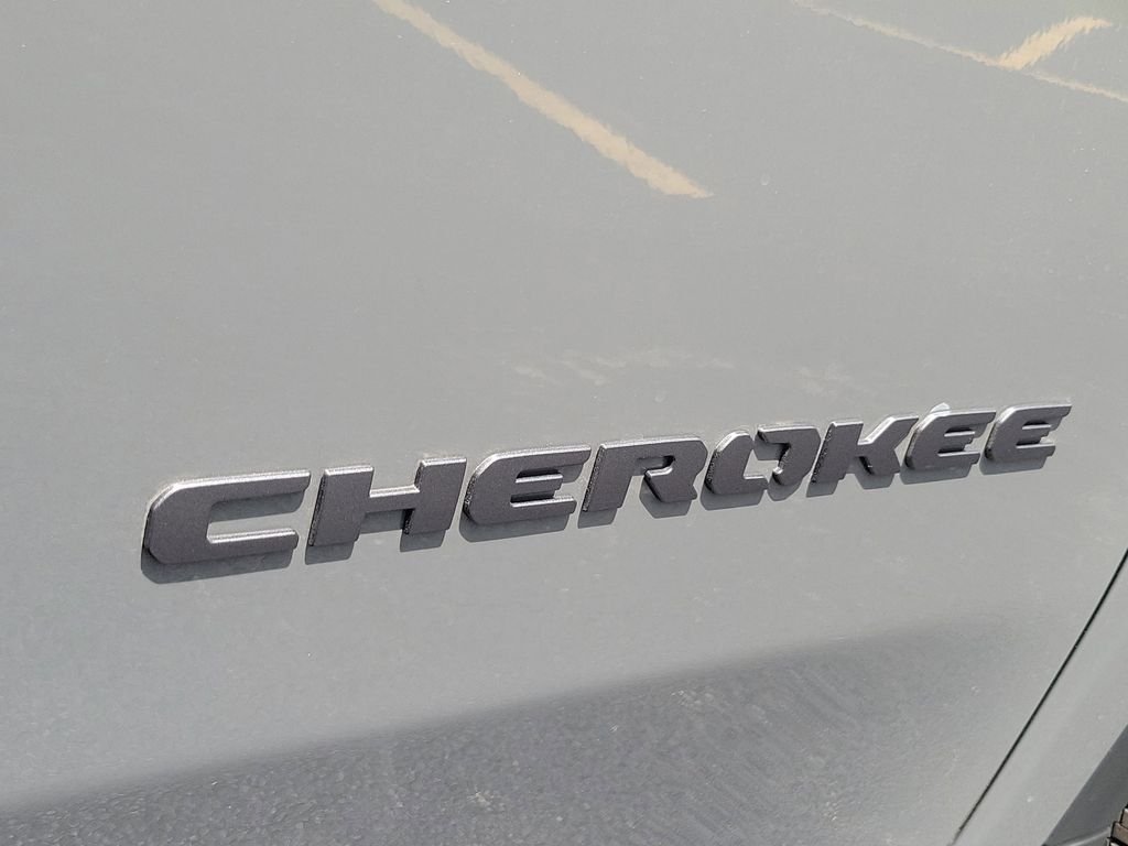 New 2026 Sting-Gray Clear-Coat Exterior Paint Jeep Laredo image 5