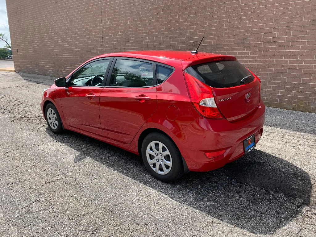Used 2013 Boston Red Metallic Hyundai GS image 3