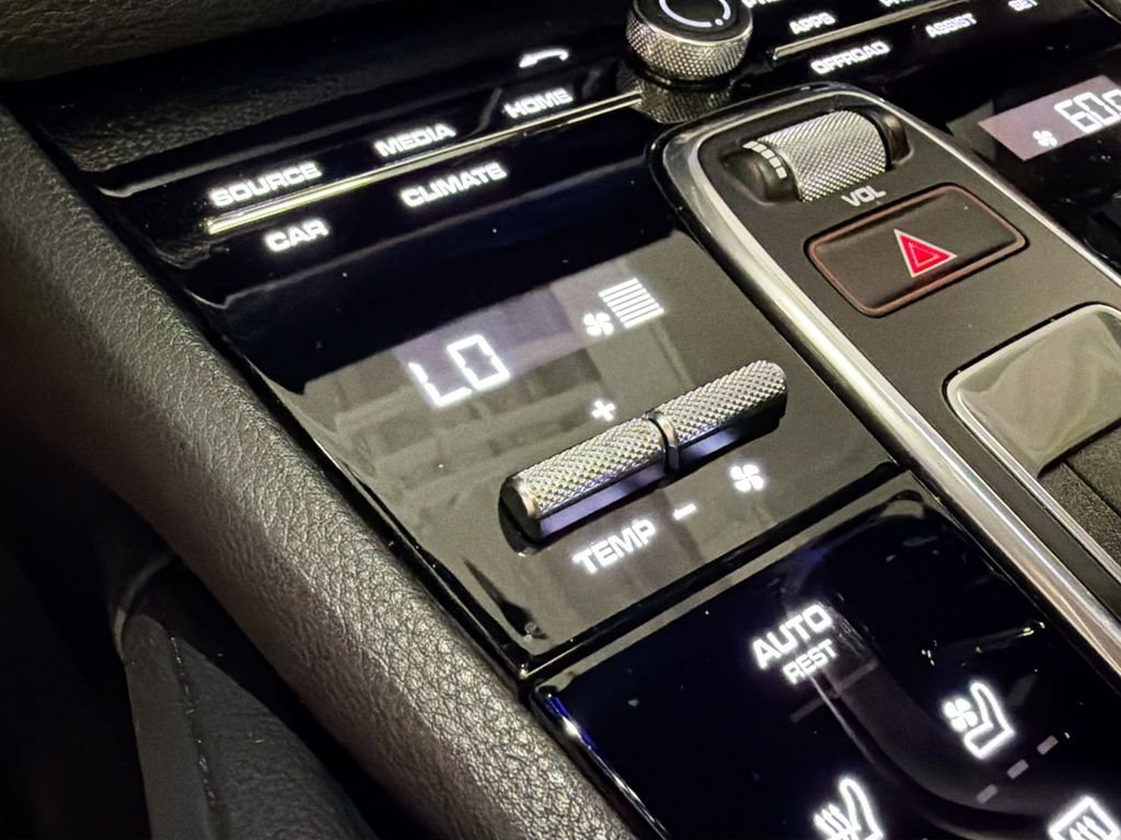 Used 2020  Porsche  image 17
