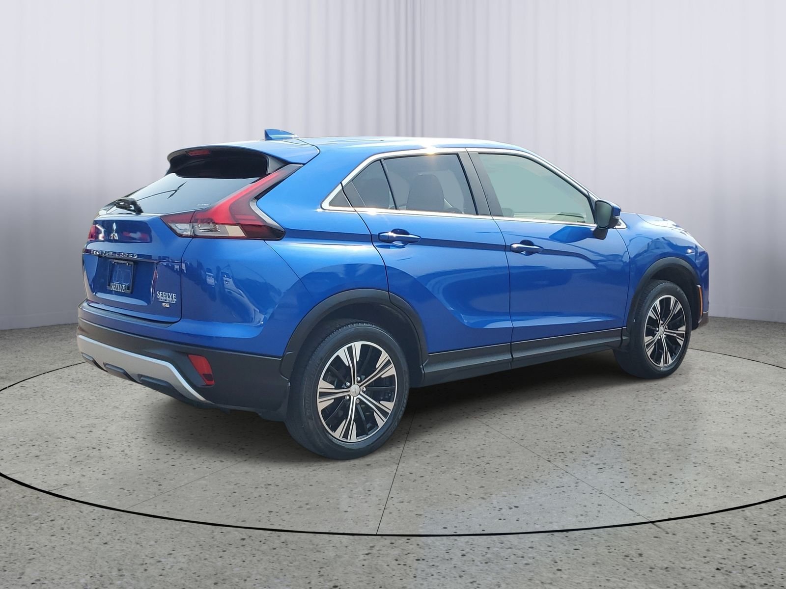 Used 2022 Blue Mitsubishi SE image 4