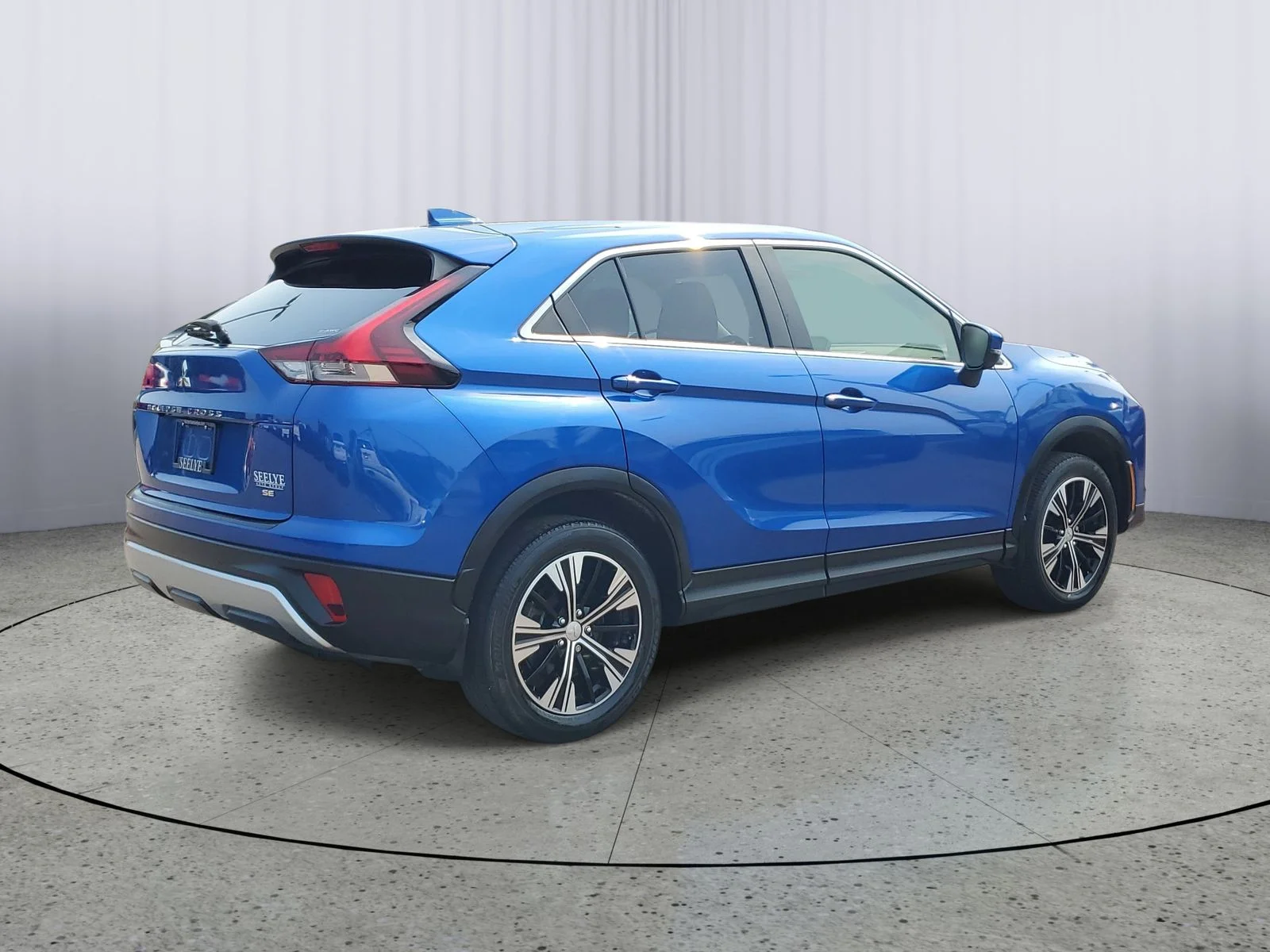 Used 2022 Blue Mitsubishi SE image 4