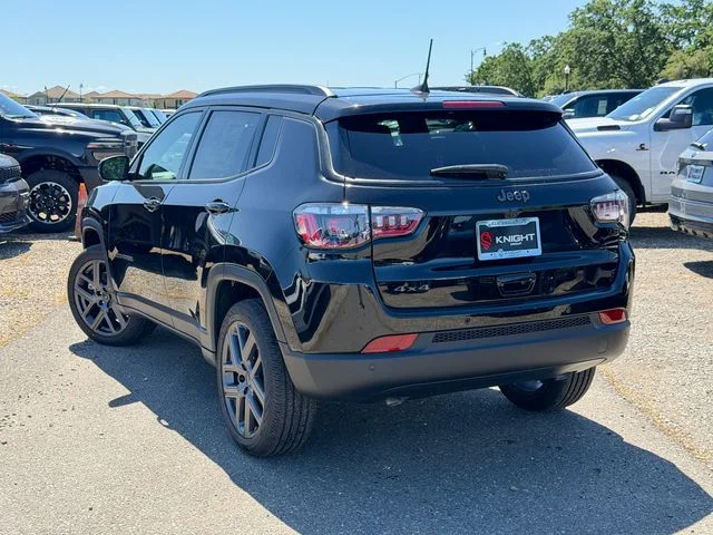 New 2026 Diamond Black Crystal Pearlcoat Jeep Limited image 9