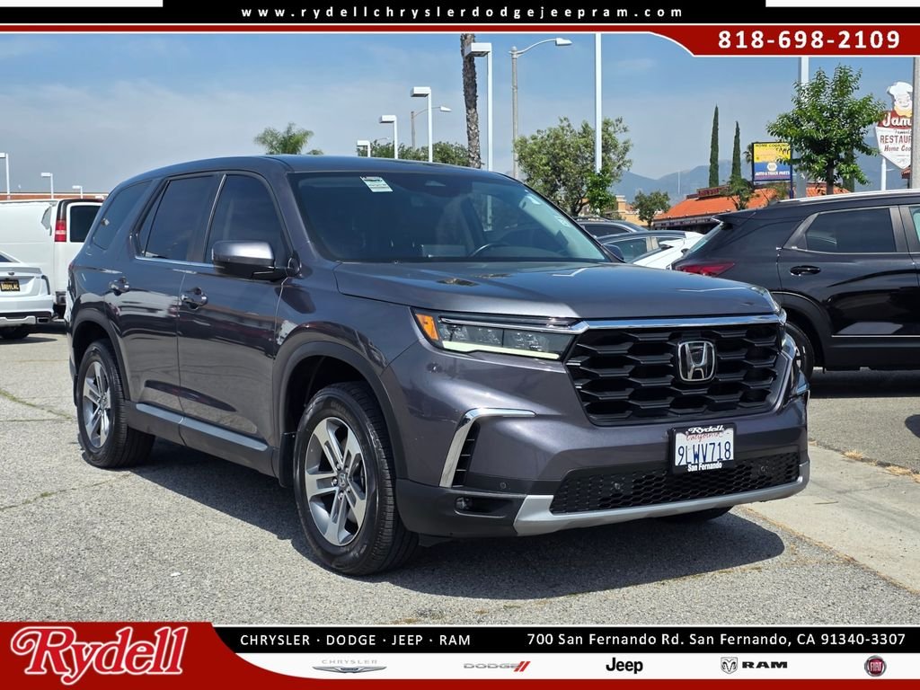 2024 Honda Pilot EX-L FWD with Captains Chairs