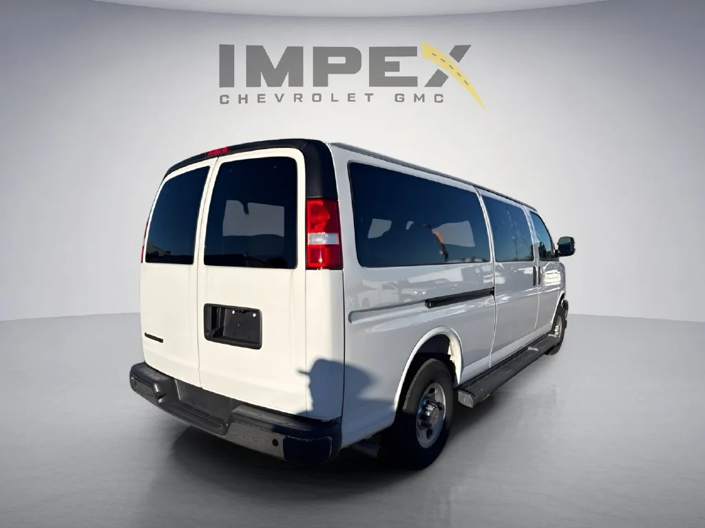 Used 2025 White Chevrolet LT image 5