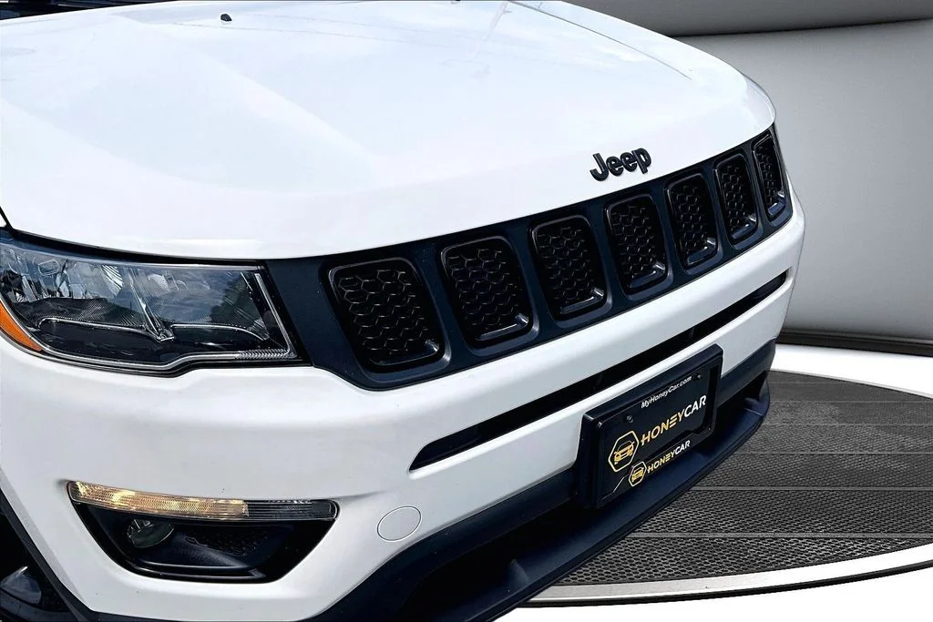 Certified Used 2019 White Jeep Latitude image 33