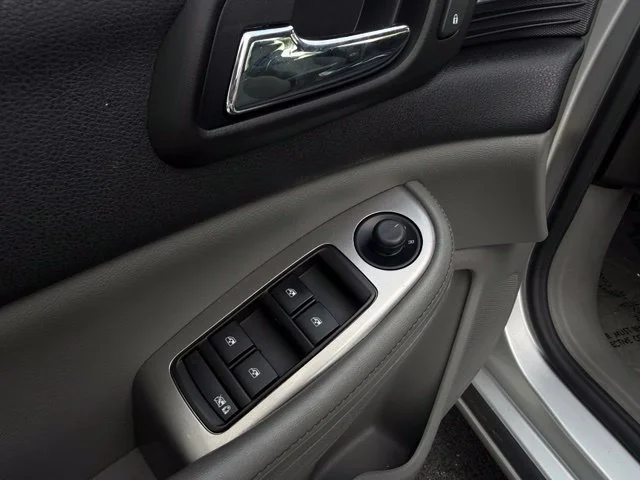 Used 2014 Silver Chevrolet LS image 16
