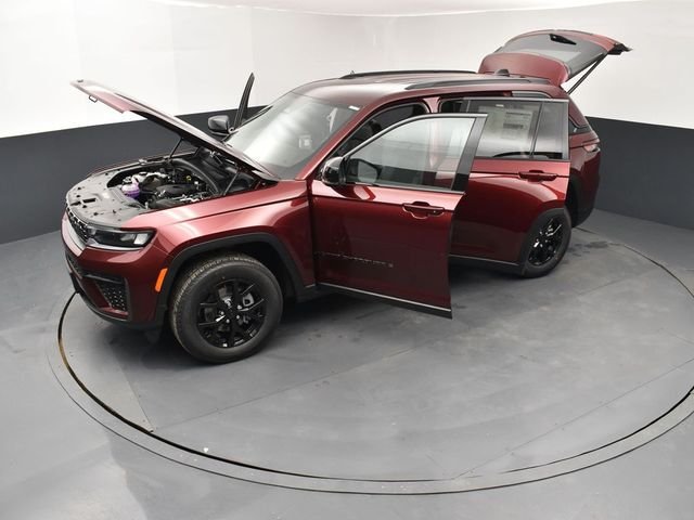 New 2026 Velvet Red Pearl-Coat Exterior Paint Jeep Altitude image 27