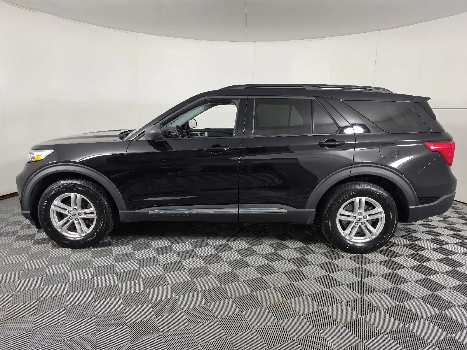 Used 2022 Agate Black Ford XLT image 8