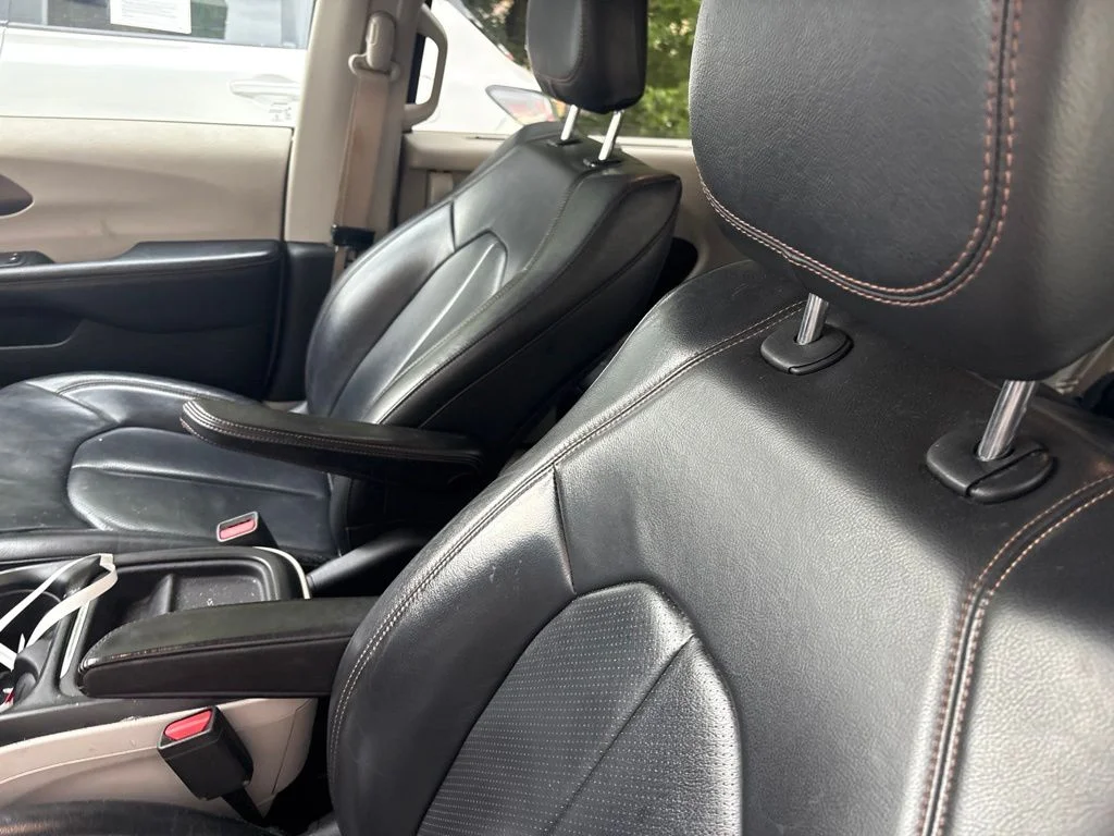Used 2018 White Chrysler Touring L image 11