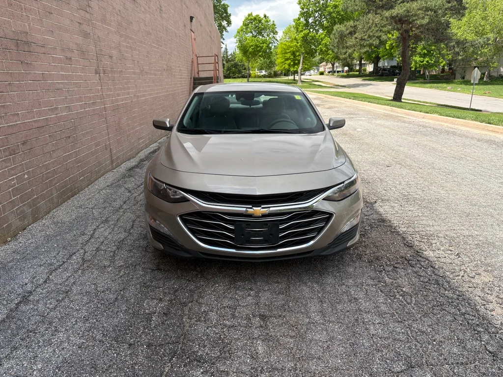 Used 2023 Gray Metallic Chevrolet LT image 8