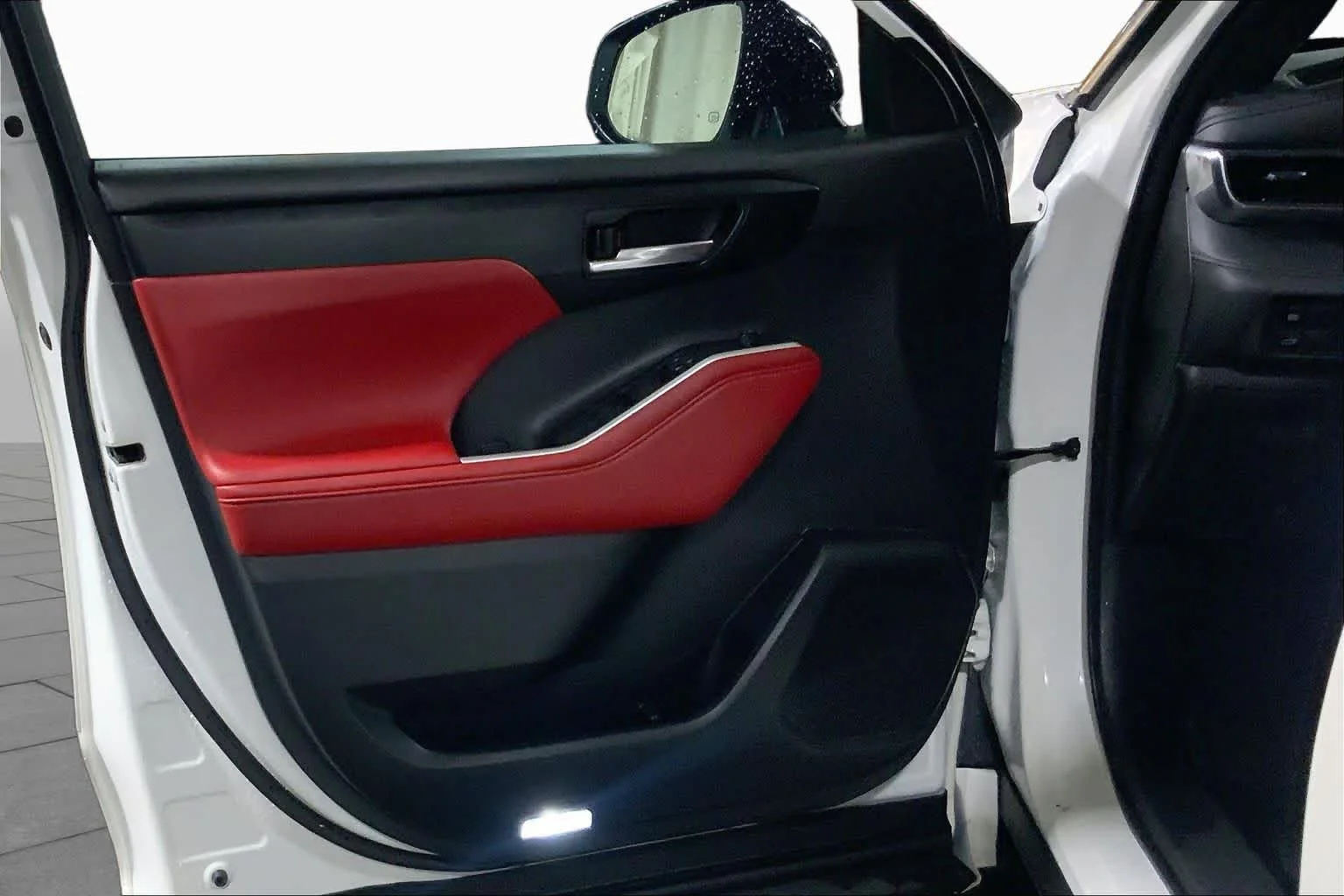 Used 2021 Blizzard Pearl Toyota XSE image 22