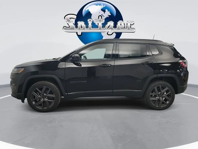 New 2026 Diamond Black Crystal Pearl-Coat Exterior Paint Jeep Limited image 6
