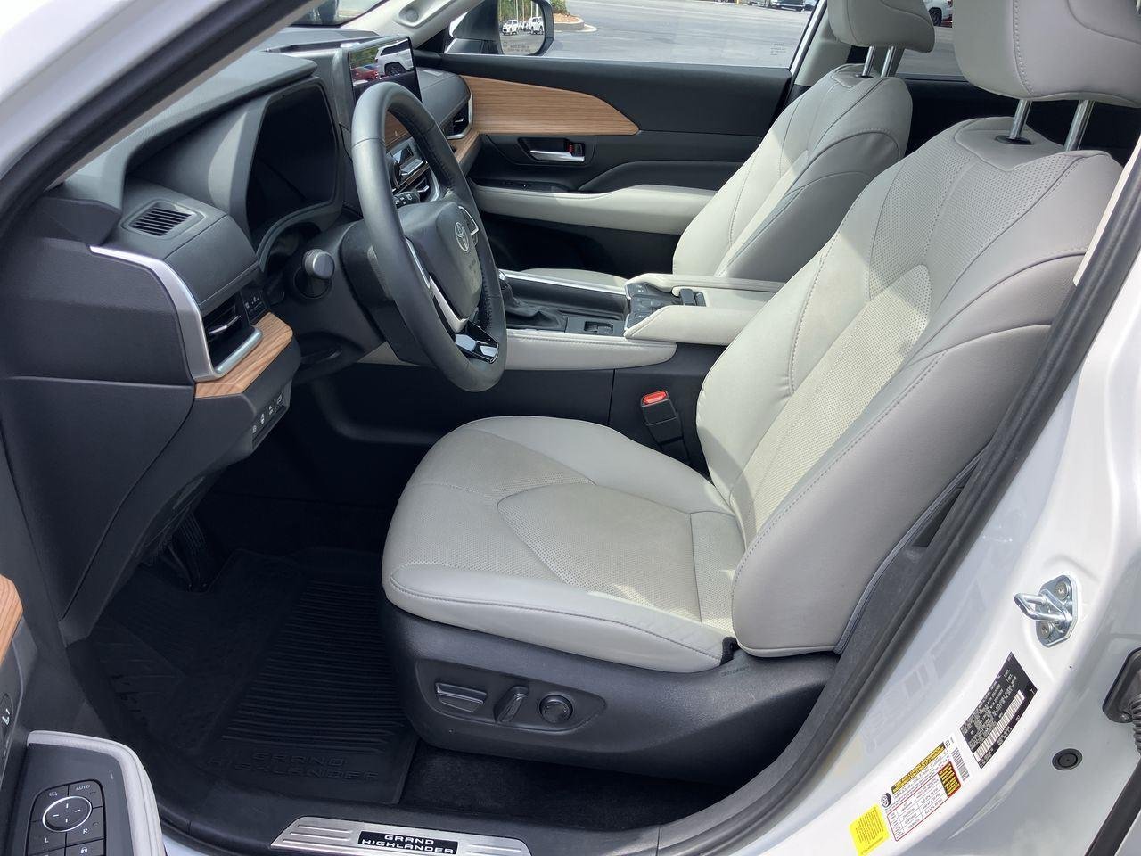 Used 2025 White (Wind Chill Pearl) Toyota Limited image 15