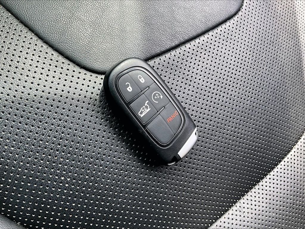 Used 2020 Gray Jeep Limited image 28
