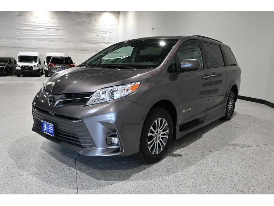 Used 2020 GRAY Toyota XLE Mobility Handicap Van image 10
