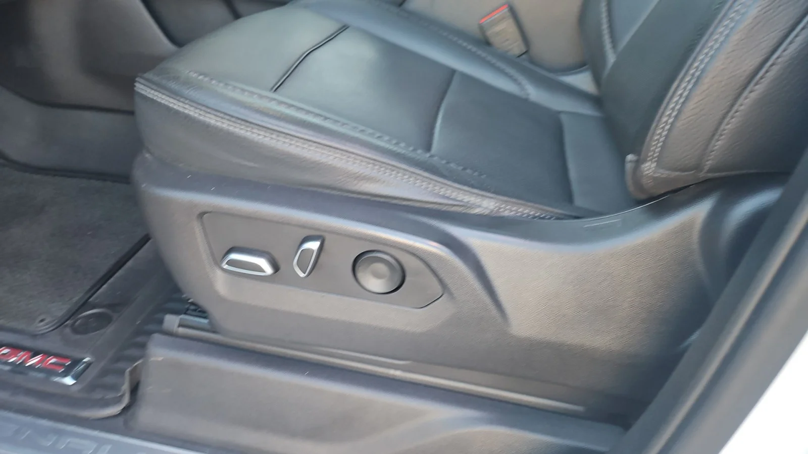 Used 2023 Summit White GMC Denali image 10