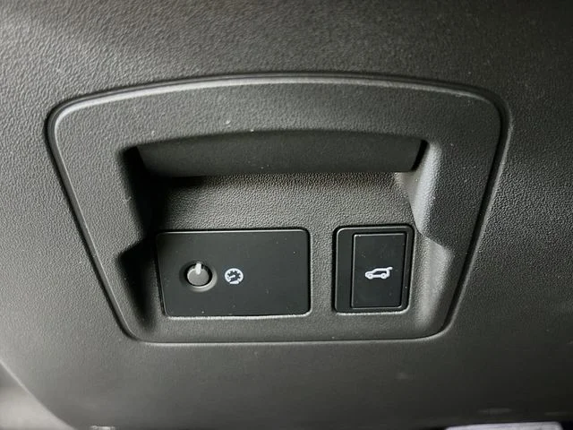 Used 2021 White Land Rover S image 32