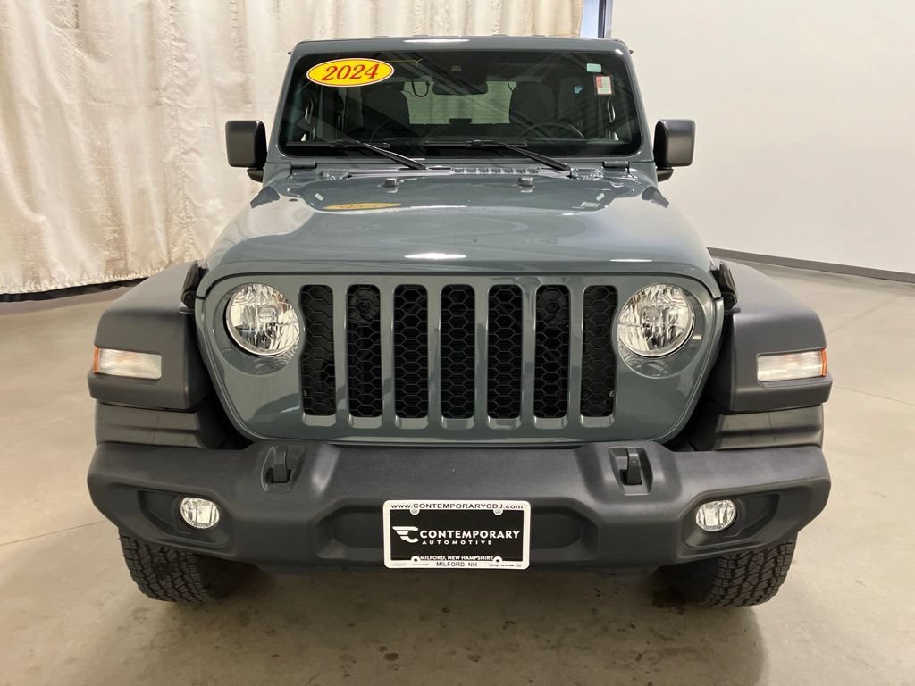 Used 2024 Anvil Clear Coat Jeep Sport S image 19