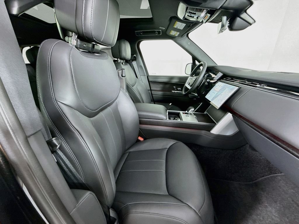 New 2026 Santorini Black Land Rover SE image 30