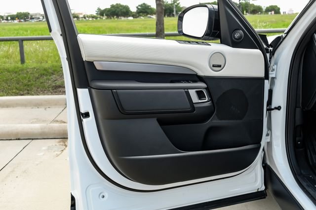 Used 2025 White Land Rover Dynamic SE image 56