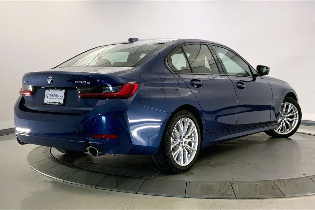 Used 2023 Phytonic Blue Metallic BMW  image 12