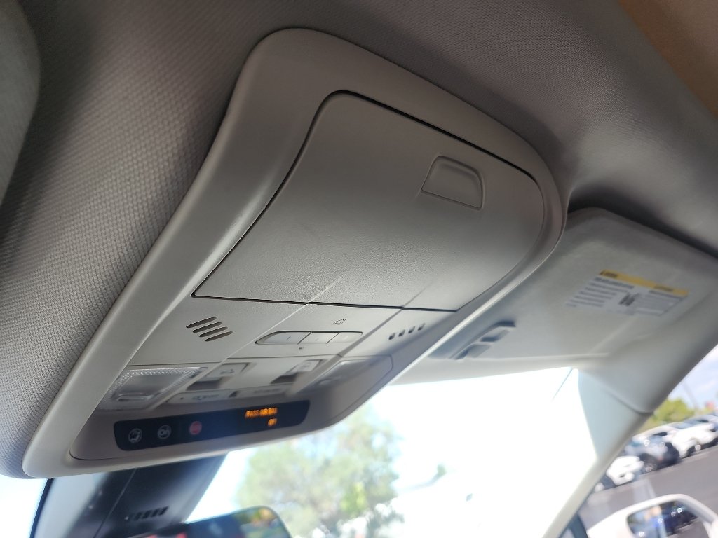 Used 2019 Crystal White Tricoat Cadillac Premium Luxury AWD image 31
