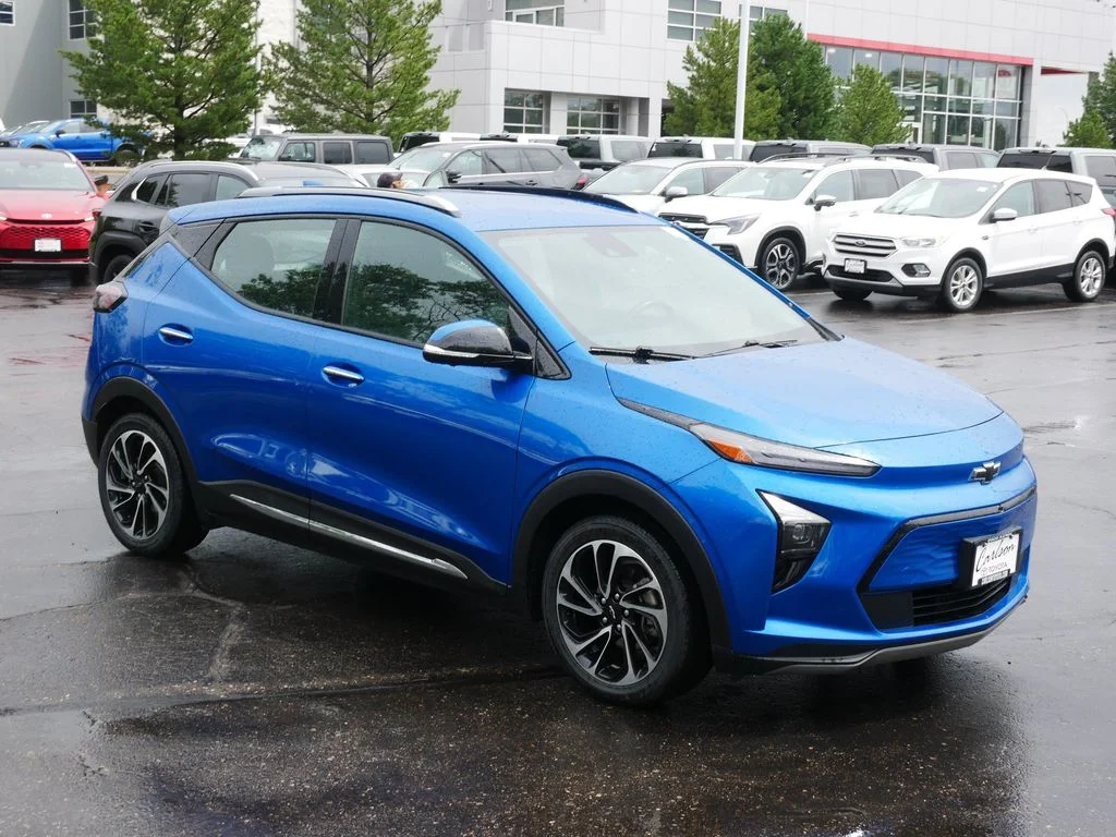 Used 2022 Chevrolet Bolt EUV Premier with VIN 1G1FZ6S09N4105533 for sale in Minneapolis, Minnesota