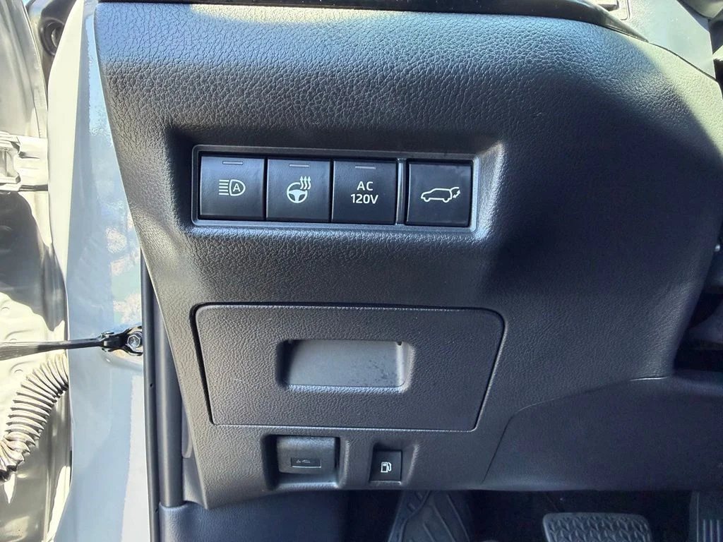 Used 2025  Toyota MAX Platinum image 18