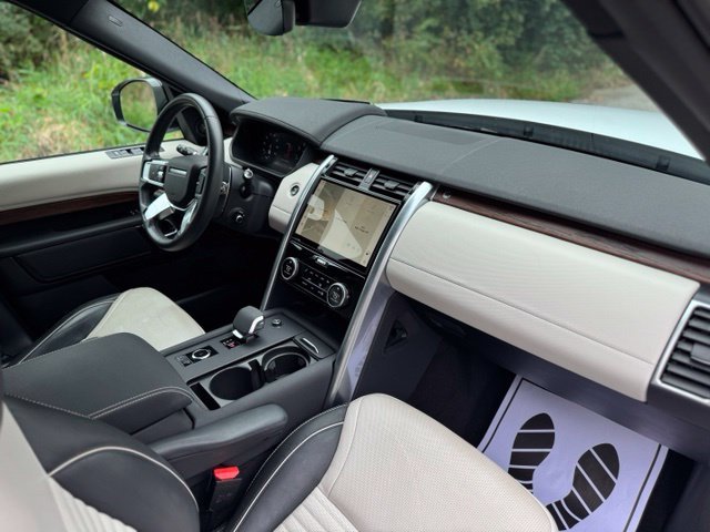 Used 2024 Fuji White Land Rover Dynamic SE image 19
