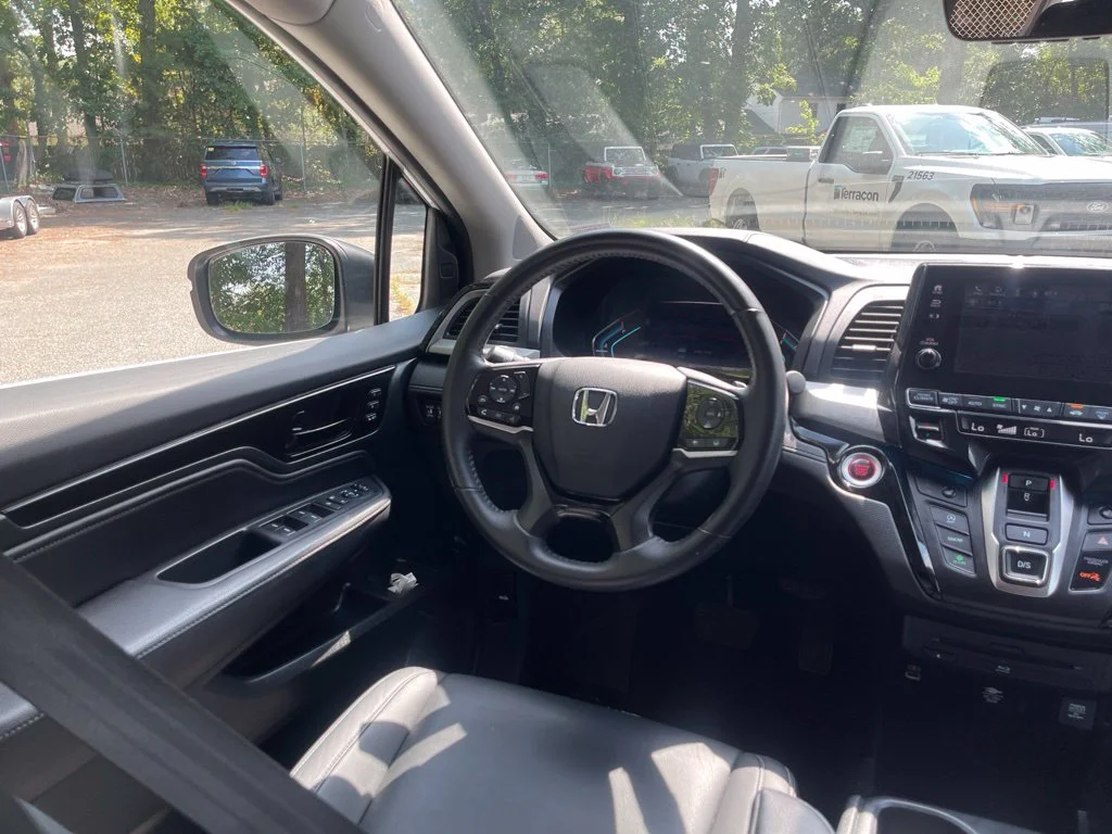 Used 2023 White Honda Touring image 7