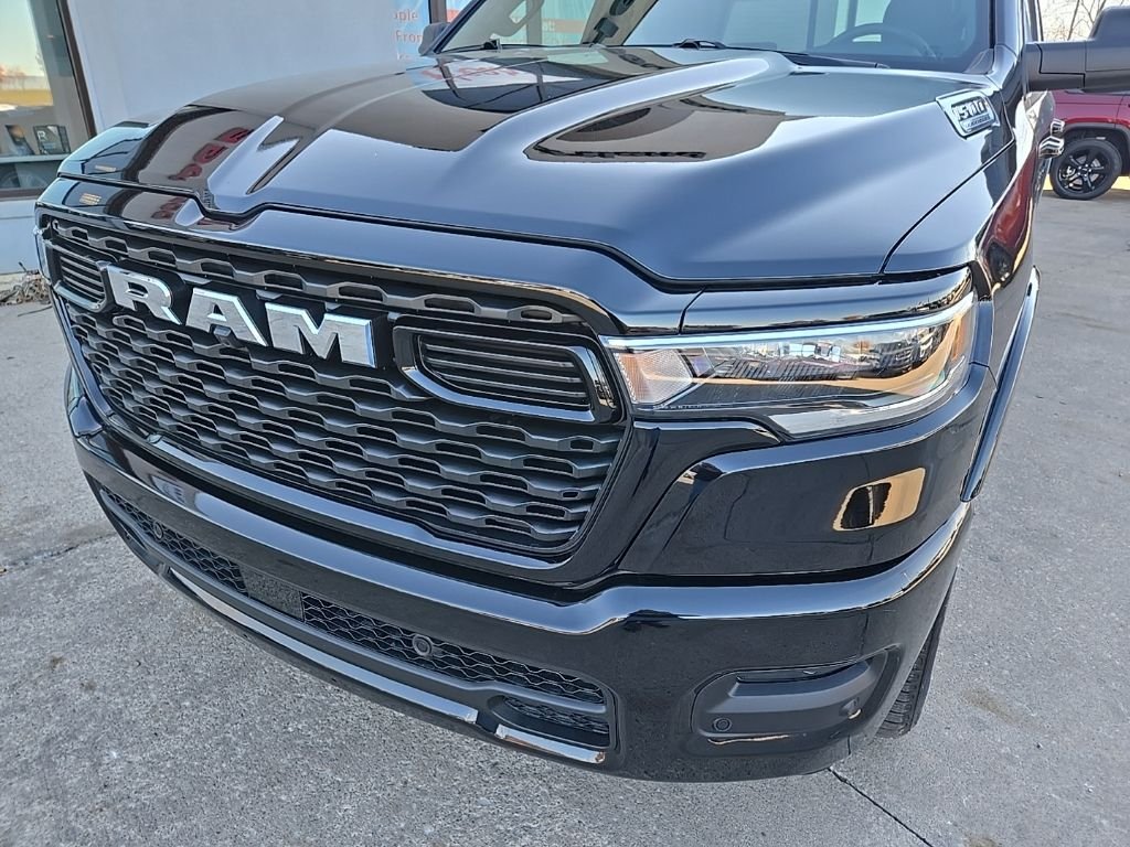 New 2026 Diamond Black Crystal Pearl-Coat Exterior Paint RAM Big Horn/Lone Star image 17
