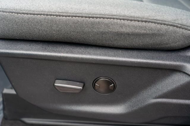Used 2025 Iconic Silver Metallic Ford XLT image 18