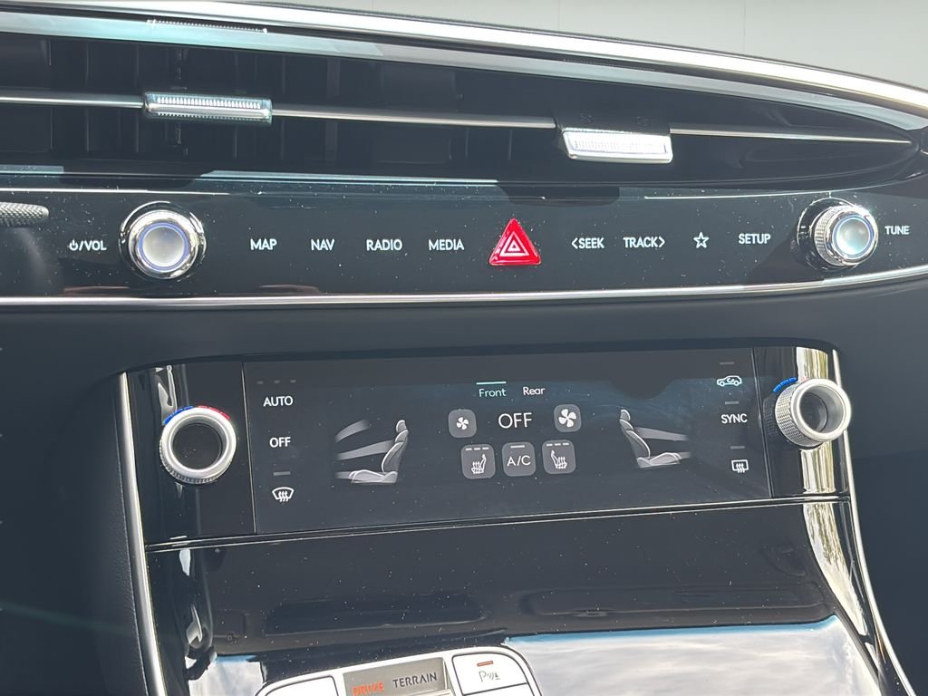 2026 GENESIS GV70 Standard - Photo 28