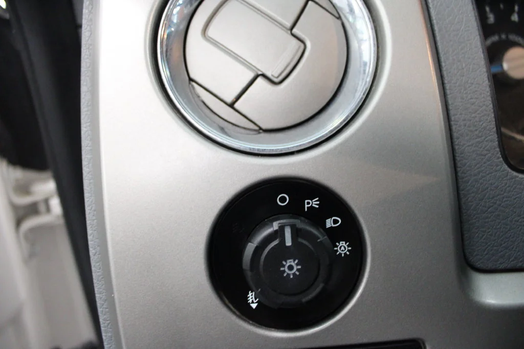 Used 2014 White Platinum Tri-Coat Metallic Ford Lariat image 17