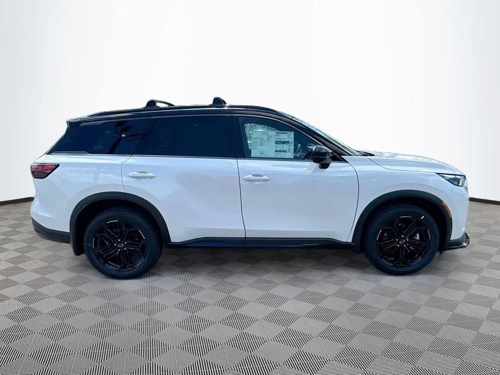 New 2027 2T RAD WHT INFINITI Sport AWD image 4