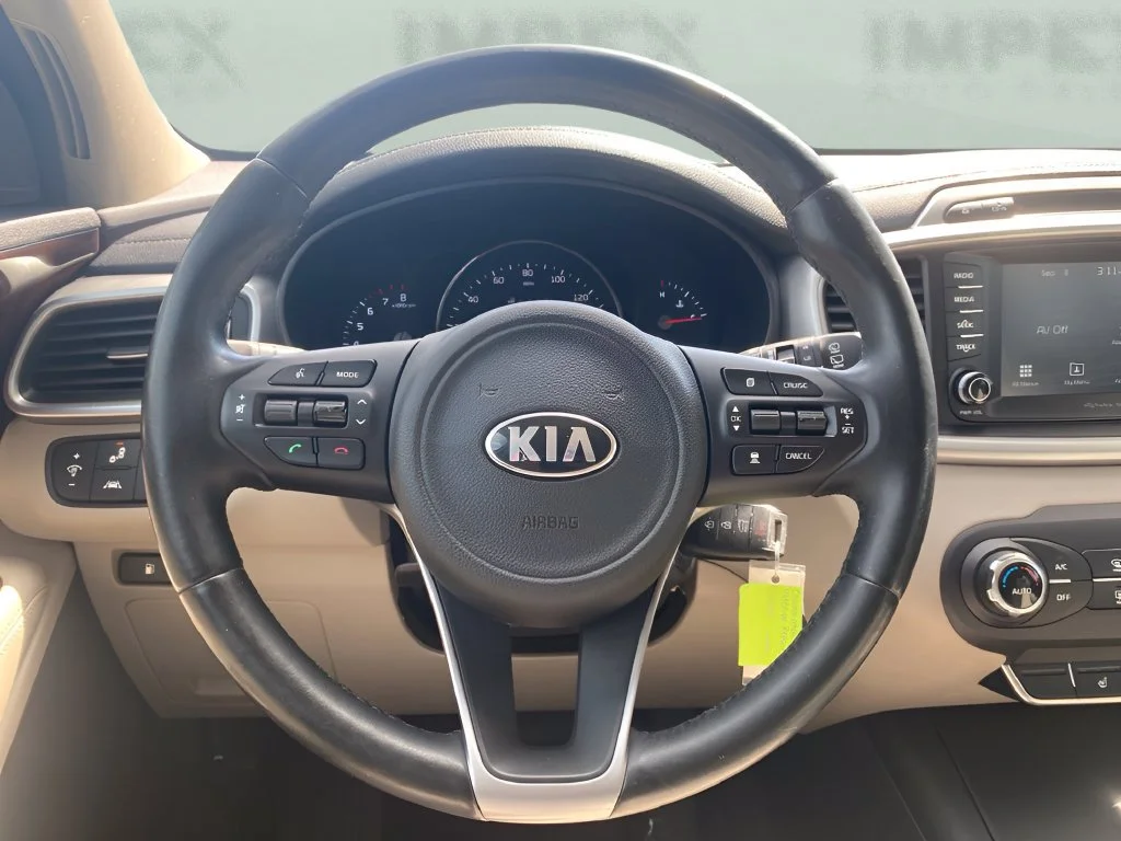 Used 2017  Kia LX V6 image 16